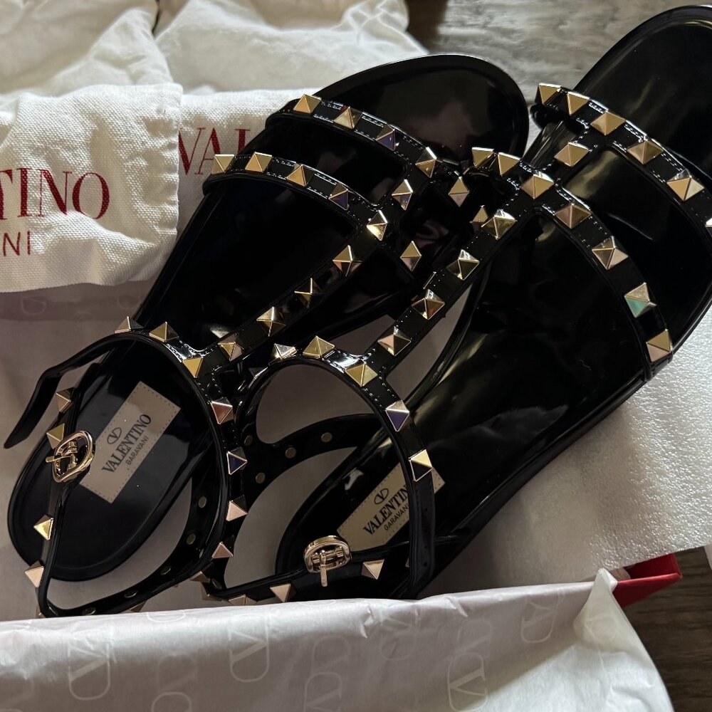 SLIGHTLY WORN Valentino Garavani Rockstud Rubber Sandals
